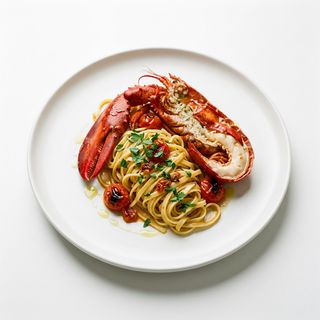 Tagliolino con mezzo astice e Pachino