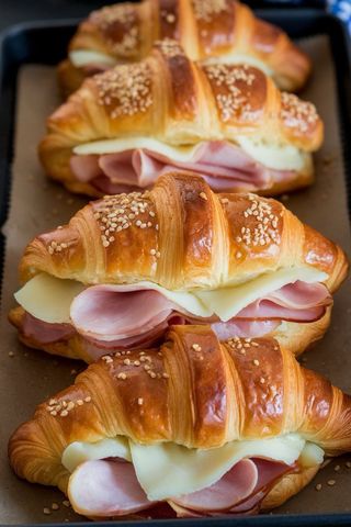 Croissant De Queso Y Jamón