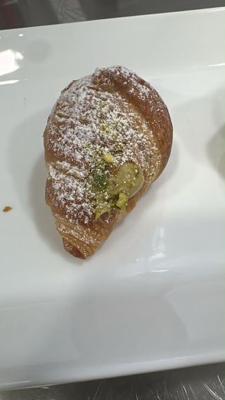 Mini Croissant Recheado com Pistácio