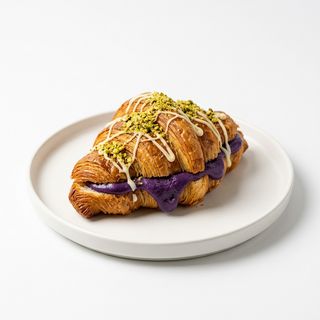 Croissant De Crema De Ube