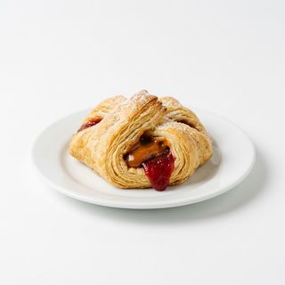Pañuelo Hojaldrado con Dulce de Leche y Guayaba