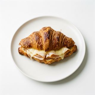 Croissant De Queso Y Pavo