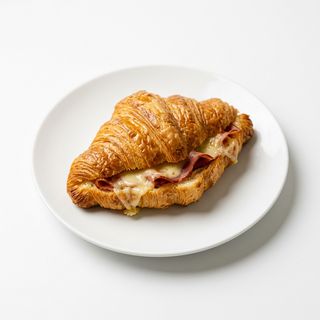 Croissant De Jamón Y Queso