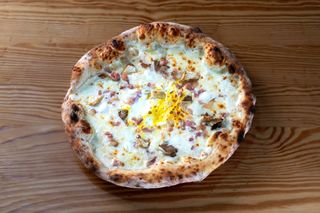 Pizza Carbonara 30 Cm.