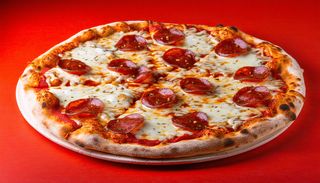 Pizza Artesana Clásica De Pepperoni (30 Cm.)