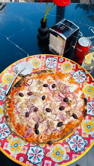 Pizza Artesana Clásica De Atún (30 Cm.)