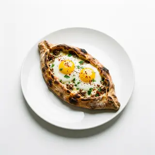 Pizza Turca Con Huevos Fritos (Pequeña)