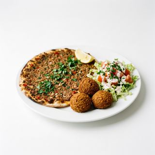25. Lahmacun De Falafel