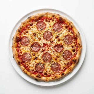 Pizza De Salami (29 Cm. A 31 Cm. Aprox.)