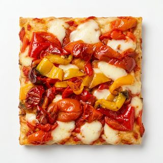 Pizza de pimientos tricolor porción