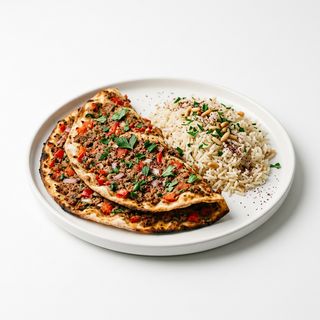Lahmacun oriental con arroz