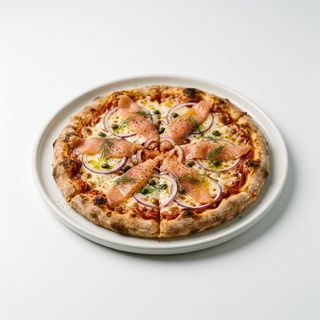 Pizza De Salmón (Mediano)