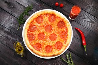 Pizza De Pepperoni (33 Cm.)