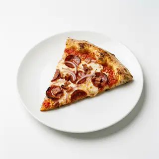 Pizza Tomate, Mozzarella, Chorizo, Cebolla Y Bacon