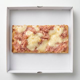 Pizza de jamón cocido con mozzarella y parmesano porción