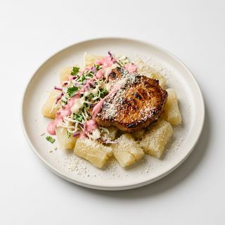 Yuca Con Chuleta Ahumada
