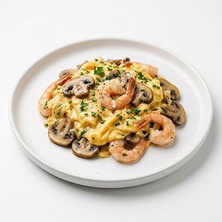 Revuelto De Champiñones Y Gambas (Ración)