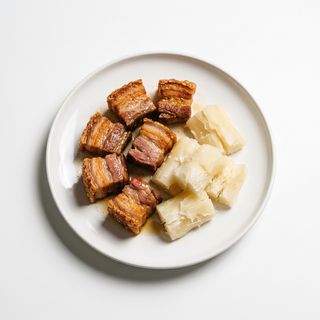 Panceta Con Yuca