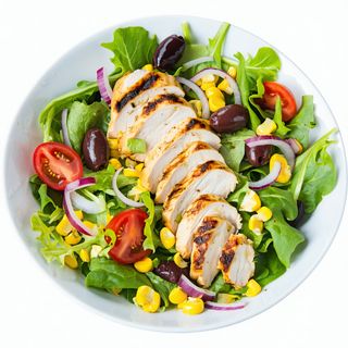 Plato De Pollo Con Ensalada