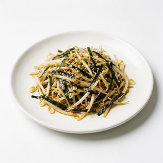 104.Germogli di soia saltati con alghe 豆芽炒海带