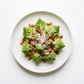 Broccolo romanesco, guanciale e pecorino