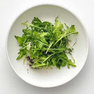 Guarnición De Lechuga Y Cebolleta