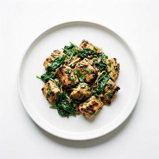 Pollo tikka con espinacas