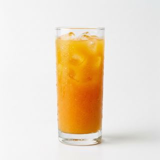 Zumo De Naranja Con Manzana Y Papaya (16 Oz.)
