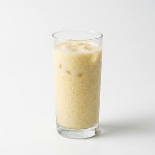 Zumo De Plátano Con Leche (16 Oz.)