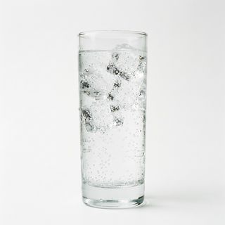 Woda gazowana 0,5l