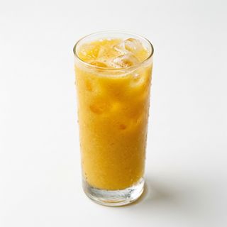 Zumo De Naranja Y Plátano (16 Oz.)
