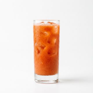 Zumo De Naranja Con Fresa Y Plátano (16 Oz.)
