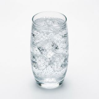 Woda gazowana 0,33l
