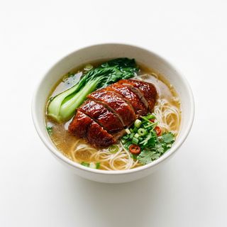 24.Spaghetti in brodo con anatra arrosto 烤鸭面/粉干