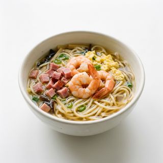 Tallarines con tres delicias en sopa