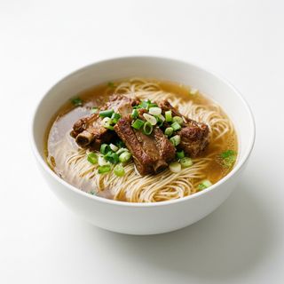 21.Spaghetti in brodo con costine di maiale 排骨面/粉干