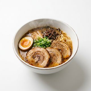 Ramen in brodo di maiale