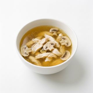 Sopa De Pollo Con Champiñón