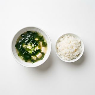 Sopa De Algas Con Arroz Blanco