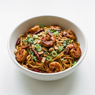 36.La mian con gamberi alla gongbao piccante 宫保虾仁拉面