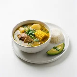 Sancocho De Gallina Con Arroz Y Aguacate