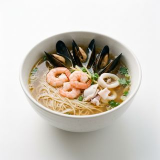 Sopa De fideo Con Mariscos