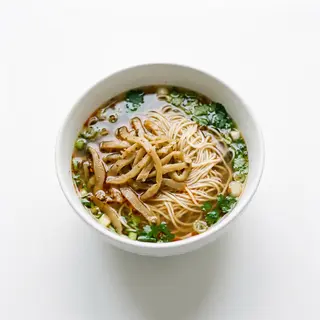 Sopa de fideos chinos con tsa chai 