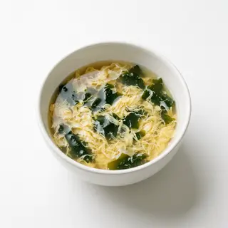Zuppa di alghe e uova