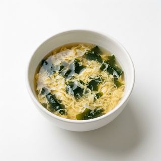Zuppa di alghe e uova