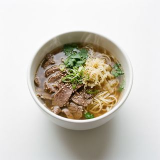 Fideos Con Caldo Y Ternera Con Chucrut