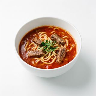 Sopa De Tomate Con Carne De Res Y Fideos番茄牛肉面