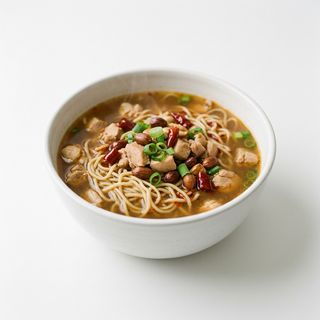 54.Spaghetti in brodo con pollo alla gongbao piccante 宫保鸡丁面