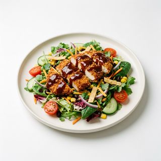 Ensalada Con BBQ Y Pollo Crispy