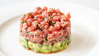 Tartar De Atún Con Crujiente De Trigo
